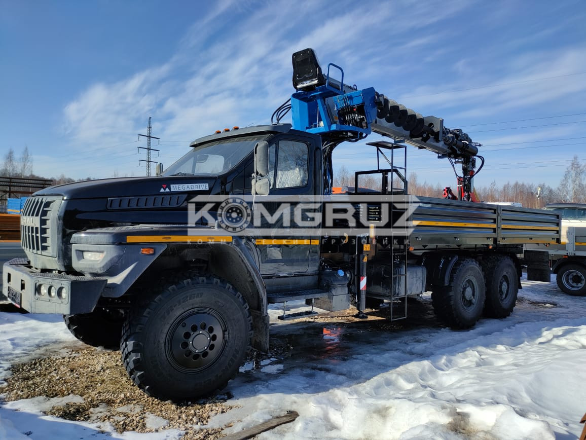 Бортовой Урал Next 4320 с КМУ-150 Галичанин